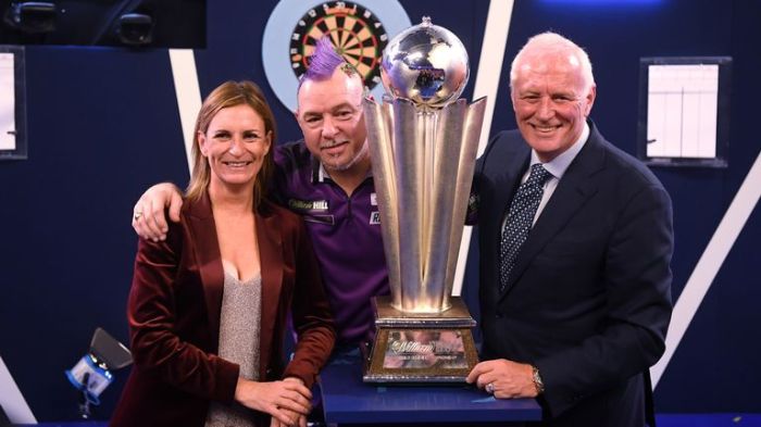 skysports-peter-wright-barry-hearn_4965037