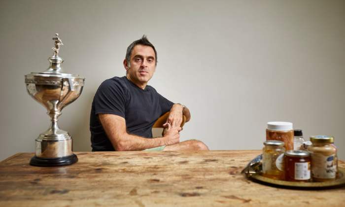 Ronnie at Home wit 6th trophy